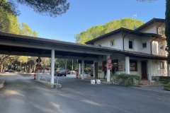 Kemping bejárat és recepció