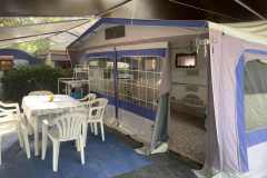 Lakókocsi terasz és elősátor