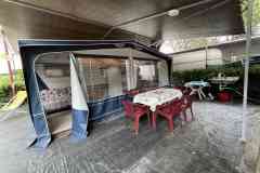 Lakókocsi elősátor és árnyékoló tető