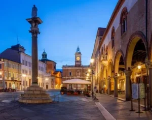 Ravenna látványosságai Piazza del Popolo tér
